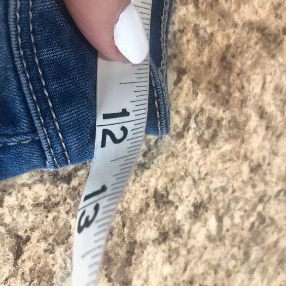 Wanna bett butt Size 3 blue Jean shorts has pockets - Picture 8 of 11